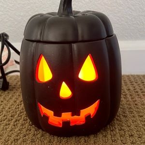 Jack Scentsy warmer.